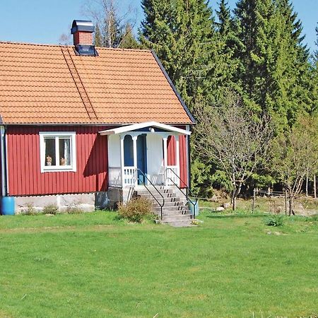 3 Bedroom Amazing Home In Lnsboda Falsehult Extérieur photo