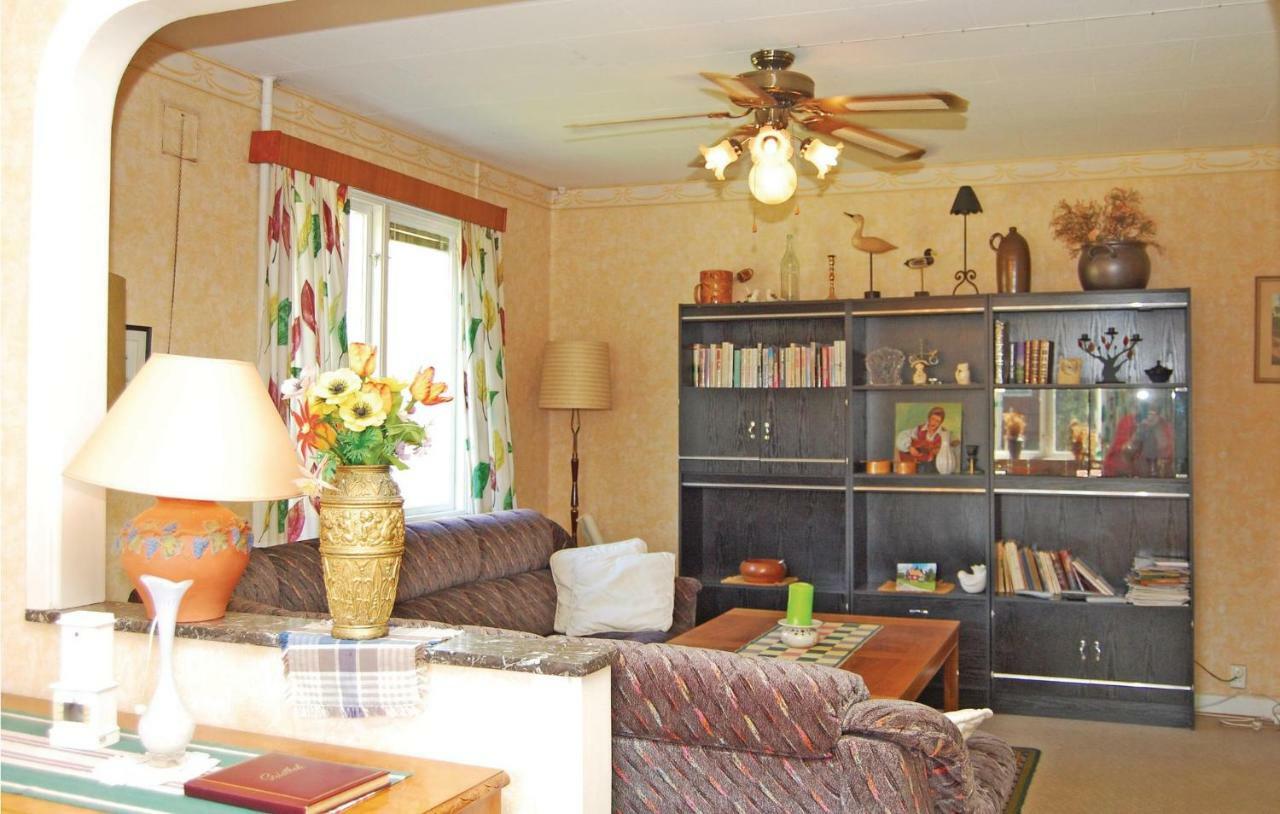 3 Bedroom Amazing Home In Lnsboda Falsehult Extérieur photo